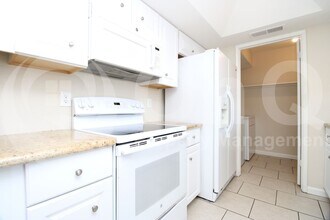 928 E Diamond Dr in Tempe, AZ - Foto de edificio - Building Photo