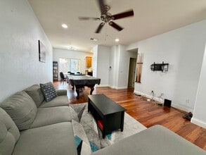 16489 Liberty St in San Leandro, CA - Foto de edificio - Building Photo