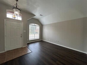 4215 Glen Garden Dr in Arlington, TX - Foto de edificio - Building Photo