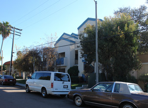 Sierra Villa Apartments in Chula Vista, CA - Foto de edificio - Building Photo