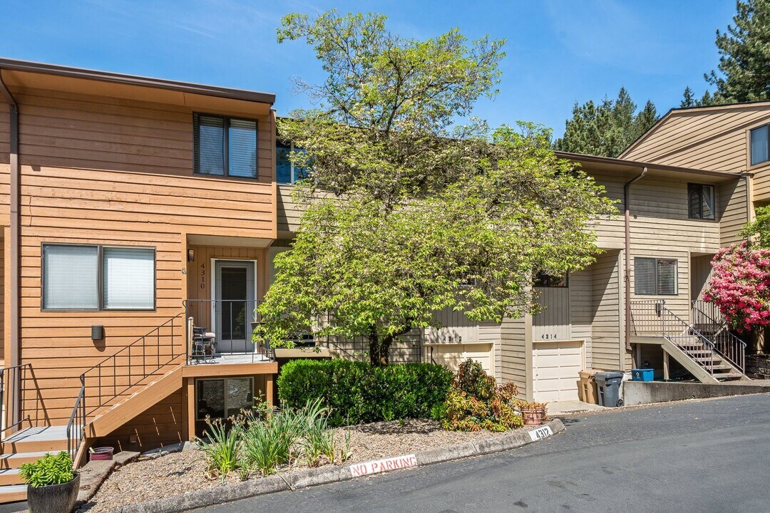 4312 Botticelli in Lake Oswego, OR - Building Photo