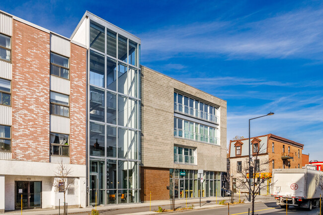 77 des Pins E in Montréal, QC - Building Photo - Building Photo