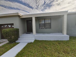 14901 NW 9th Ct in Miami, FL - Foto de edificio - Building Photo