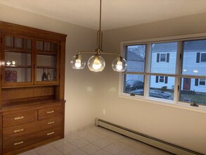 274 Derby St in Newton, MA - Foto de edificio - Building Photo