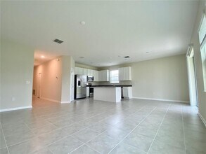 16456 Champlain St in Clermont, FL - Foto de edificio - Building Photo