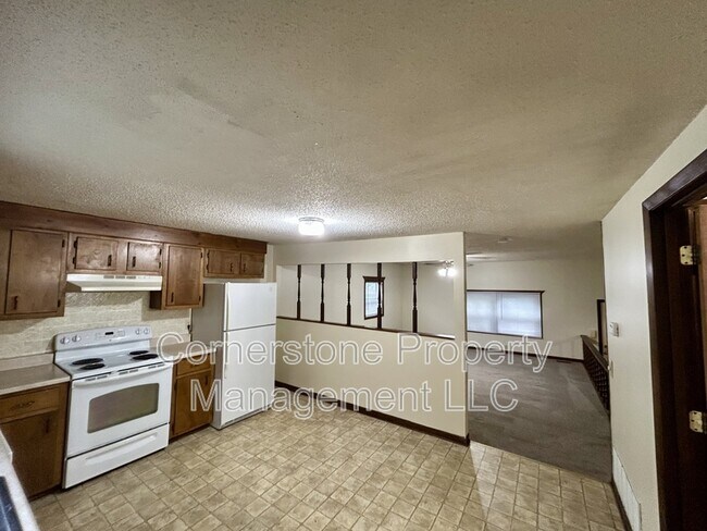 627 Ash St in Eudora, KS - Building Photo - Building Photo