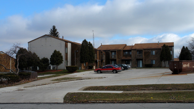 East Central Towers in Fort Wayne, IN - Building Photo - Building Photo