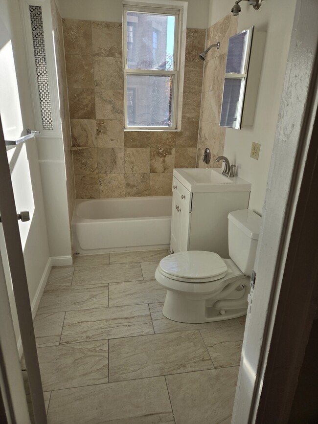 1186 Commonwealth Ave, Unit #1 in Boston, MA - Building Photo - Building Photo