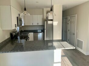 17 Willow St in Stonington, CT - Building Photo - Building Photo