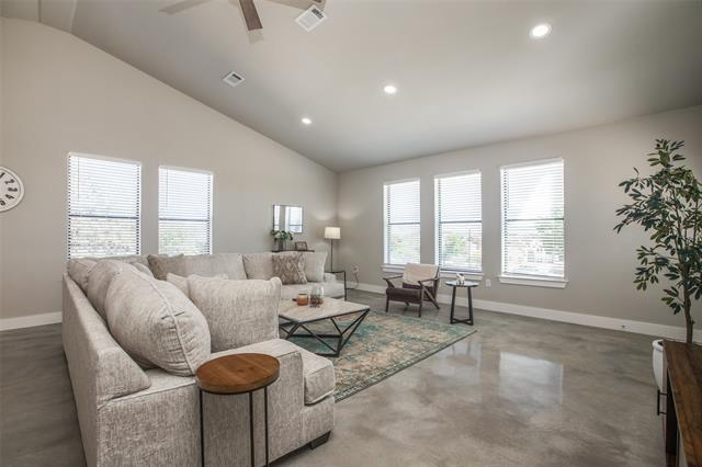 1176 Sycamore Bend Rd in Hickory Creek, TX - Building Photo - Building Photo