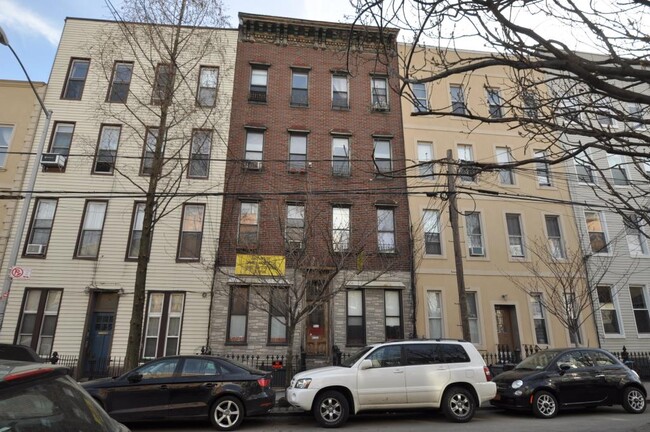 150 N 9th St in Brooklyn, NY - Building Photo - Building Photo