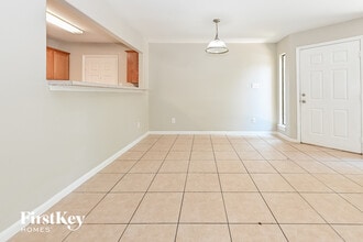 2923 La Estancia Ln in Houston, TX - Building Photo - Building Photo