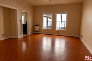 661 Shatto Pl in Los Angeles, CA - Building Photo