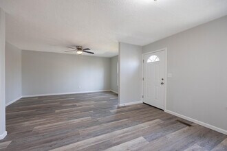 140 Levy Rd in Paris, KY - Building Photo - Building Photo