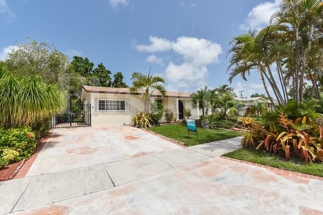 16941 SW 119th Ct in Miami, FL - Building Photo - Building Photo