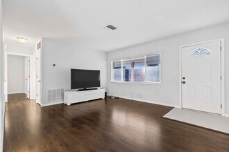 353 Shirley Ave in Belleair, FL - Building Photo - Building Photo