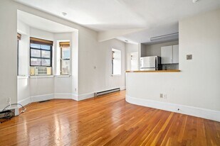 533 Columbus Ave in Boston, MA - Building Photo