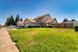 1910 Pebble Beach Dr in Yuba City, CA - Building Photo - Building Photo