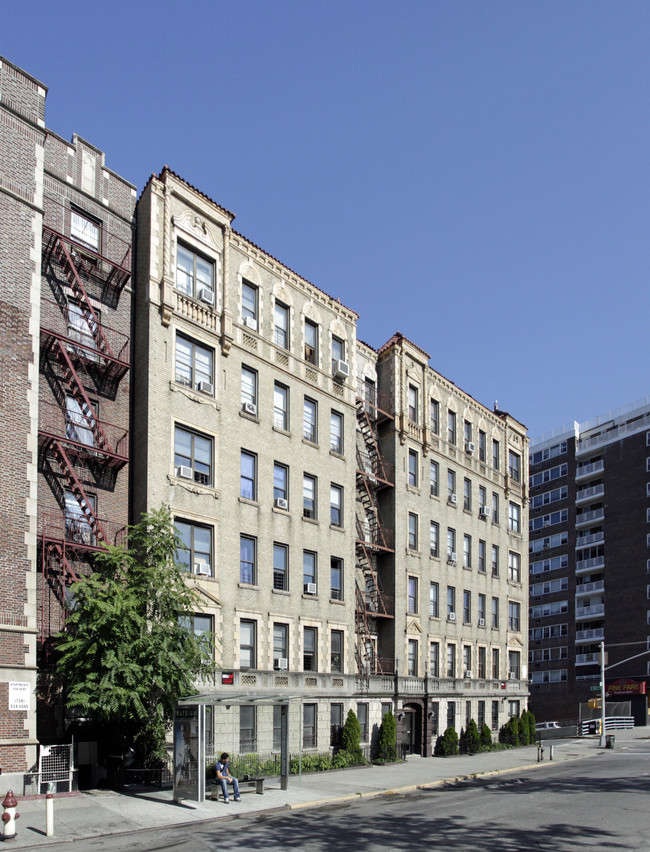 3065 Grand Concourse in Bronx, NY - Building Photo - Building Photo