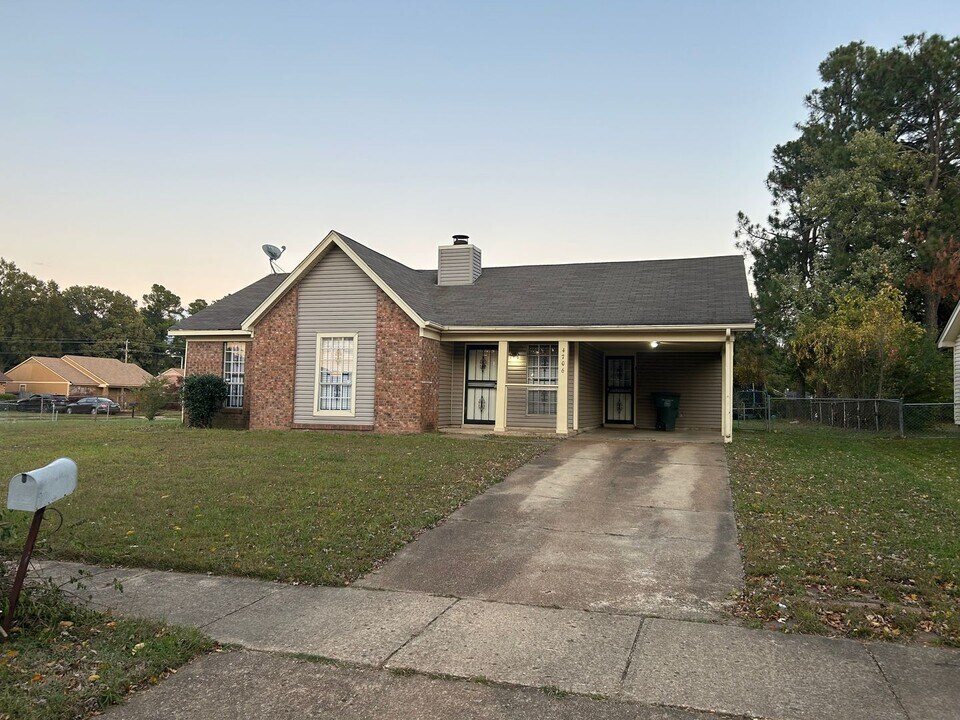 4706 Lofts Rd in Memphis, TN - Building Photo