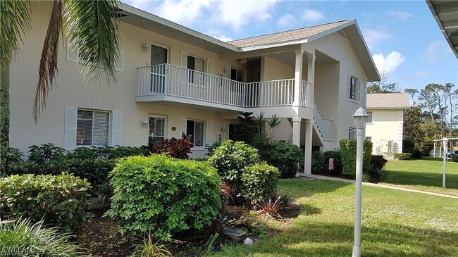 220 Timber Lake Cir in Naples, FL - Building Photo - Building Photo