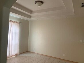 704 Lapis Ln in Laredo, TX - Foto de edificio - Building Photo