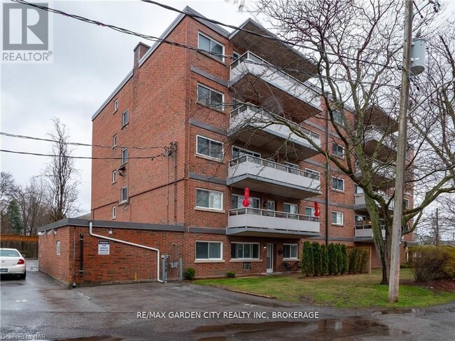 property at 14 Norris Pl