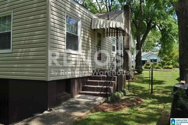 property at 1620 Alemeda Ave SW