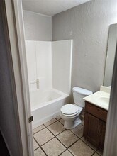 212 Cambridge Dr in Midwest City, OK - Building Photo - Building Photo