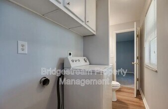 7712 Redbank Ln in Huber Heights, OH - Building Photo - Building Photo