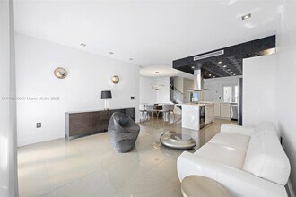 6415 NW 104th Path in Doral, FL - Building Photo - Building Photo