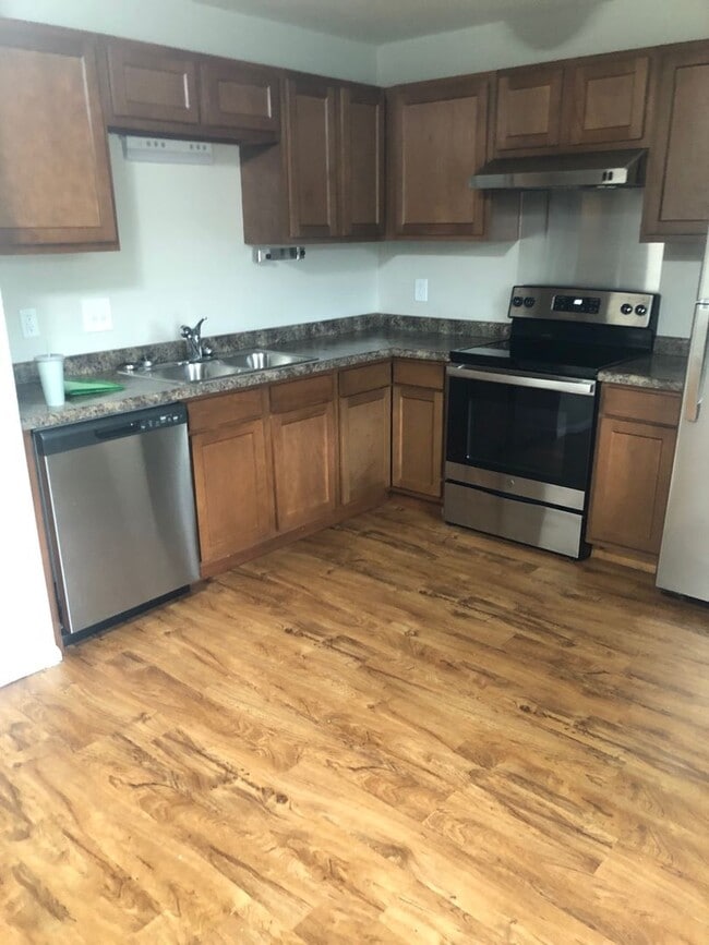 1047 Scarborough Ct in Chesterton, IN - Building Photo - Building Photo