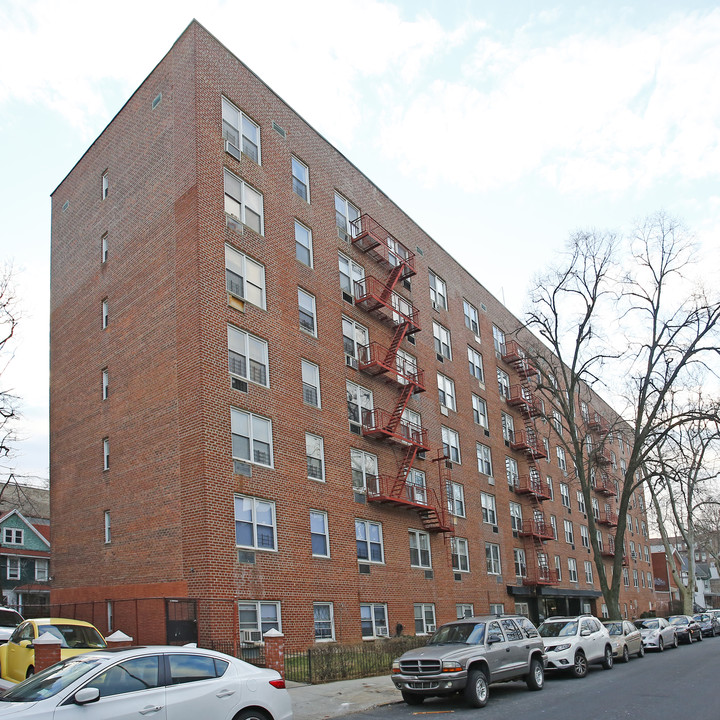 499 E 8th St in Brooklyn, NY - Building Photo