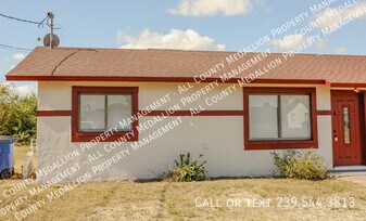 122 Gordon Ave in Lehigh Acres, FL - Building Photo