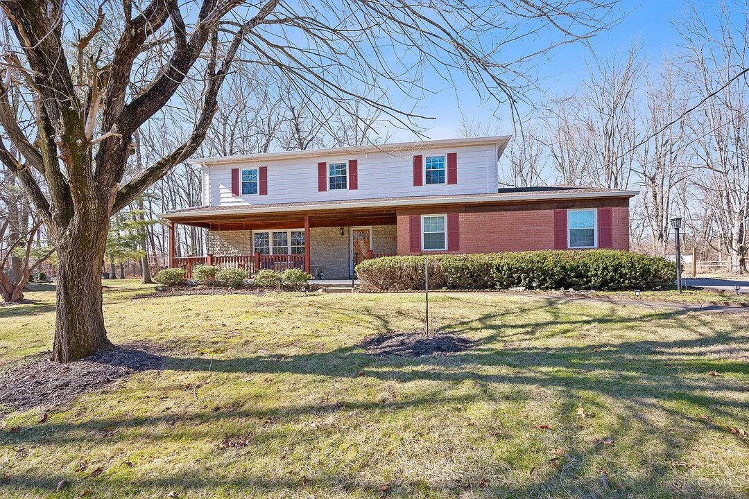 5555 Hoffman Rd in Milford, OH - Building Photo