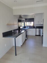 10647 Whipple St in North Hollywood, CA - Building Photo - Building Photo