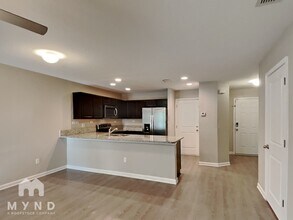 12729 Camden Rd in Jacksonville, FL - Foto de edificio - Building Photo