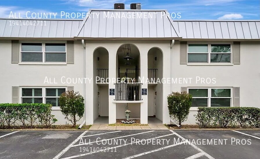 5800 Hollywood Blvd in Sarasota, FL - Building Photo