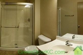 1000 Fall Meadow Ln in Belton, MO - Building Photo - Building Photo