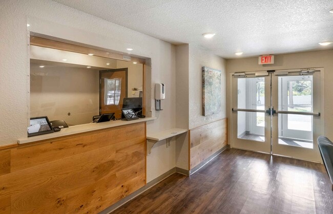 Furnished Studio-Clearwater in Clearwater, FL - Foto de edificio - Building Photo