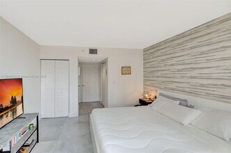 1155 Brickell Bay Dr, Unit 403 in Miami, FL - Building Photo - Building Photo