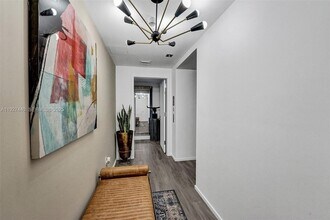 801 S Miami Ave, Unit 4209 in Miami, FL - Foto de edificio - Building Photo