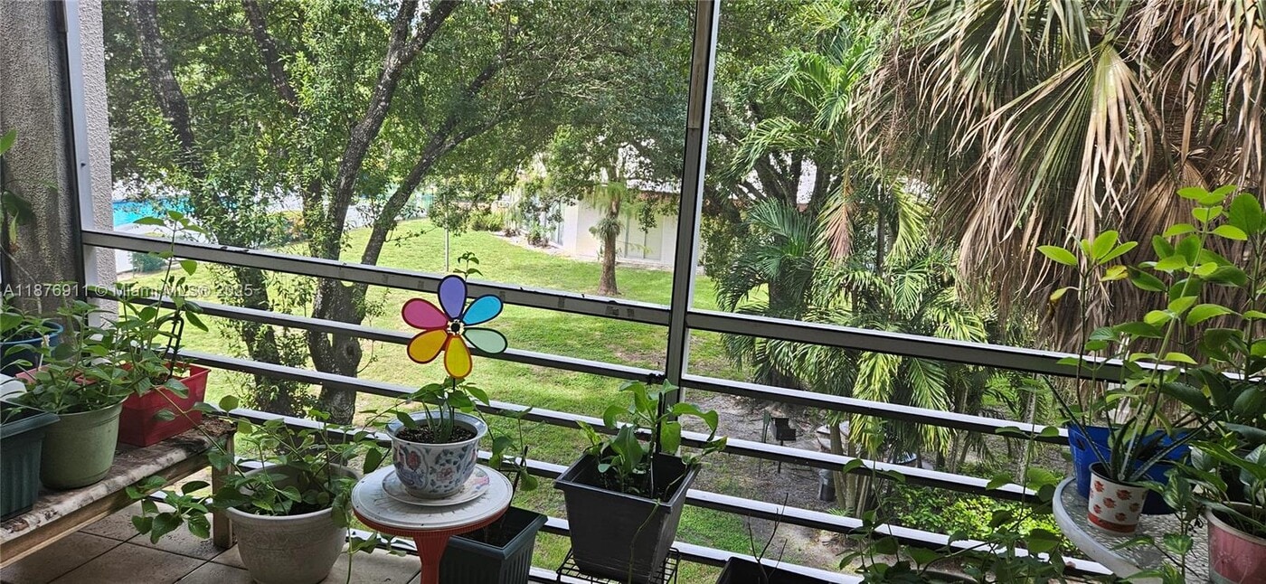 2649 NW 48th Terrace in Lauderdale Lakes, FL - Building Photo