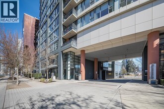 33-2733 Smithe St in Vancouver, BC - Building Photo - Building Photo