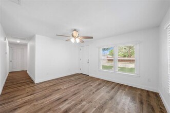 1720 Bagby Ave in Waco, TX - Building Photo - Building Photo
