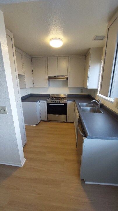 4040 W 130th St in Hawthorne, CA - Building Photo