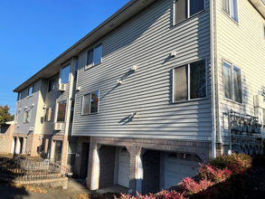 Queen Jeanette Apartments in Portland, OR - Building Photo - Building Photo