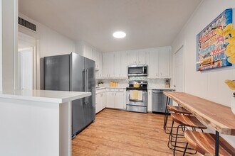 202 Pine St in Arlington, TX - Building Photo - Building Photo