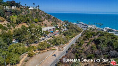 3908 Las Flores Canyon Rd in Malibu, CA - Foto de edificio - Building Photo
