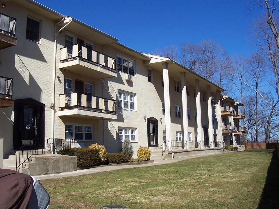 21 Pavilion Rd-Unit -23 in Suffern, NY - Building Photo